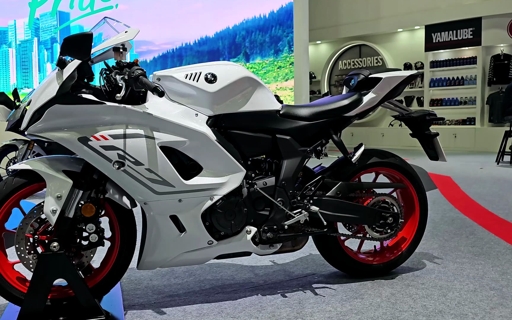 全新2023款雅马哈r7珍珠白