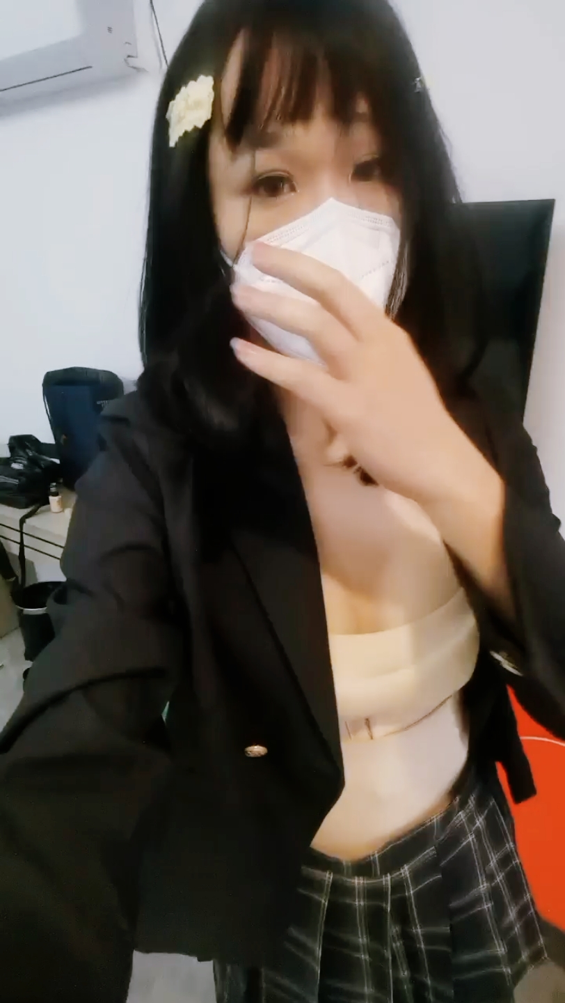 女装大佬慷慨且富有