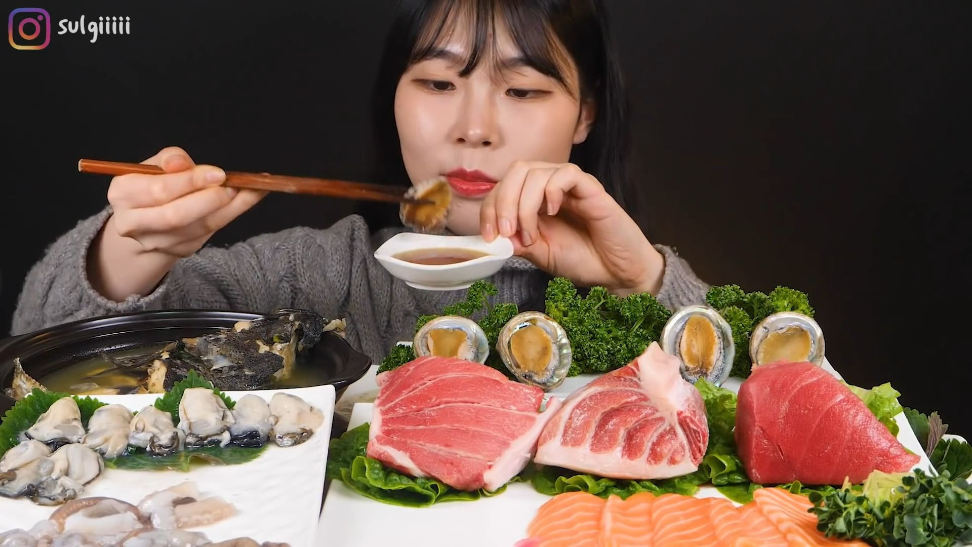 【sulgi吃播-教你做美食】海鲜吃播 章鱼 三文鱼 鲍鱼 金枪鱼 牡蛎