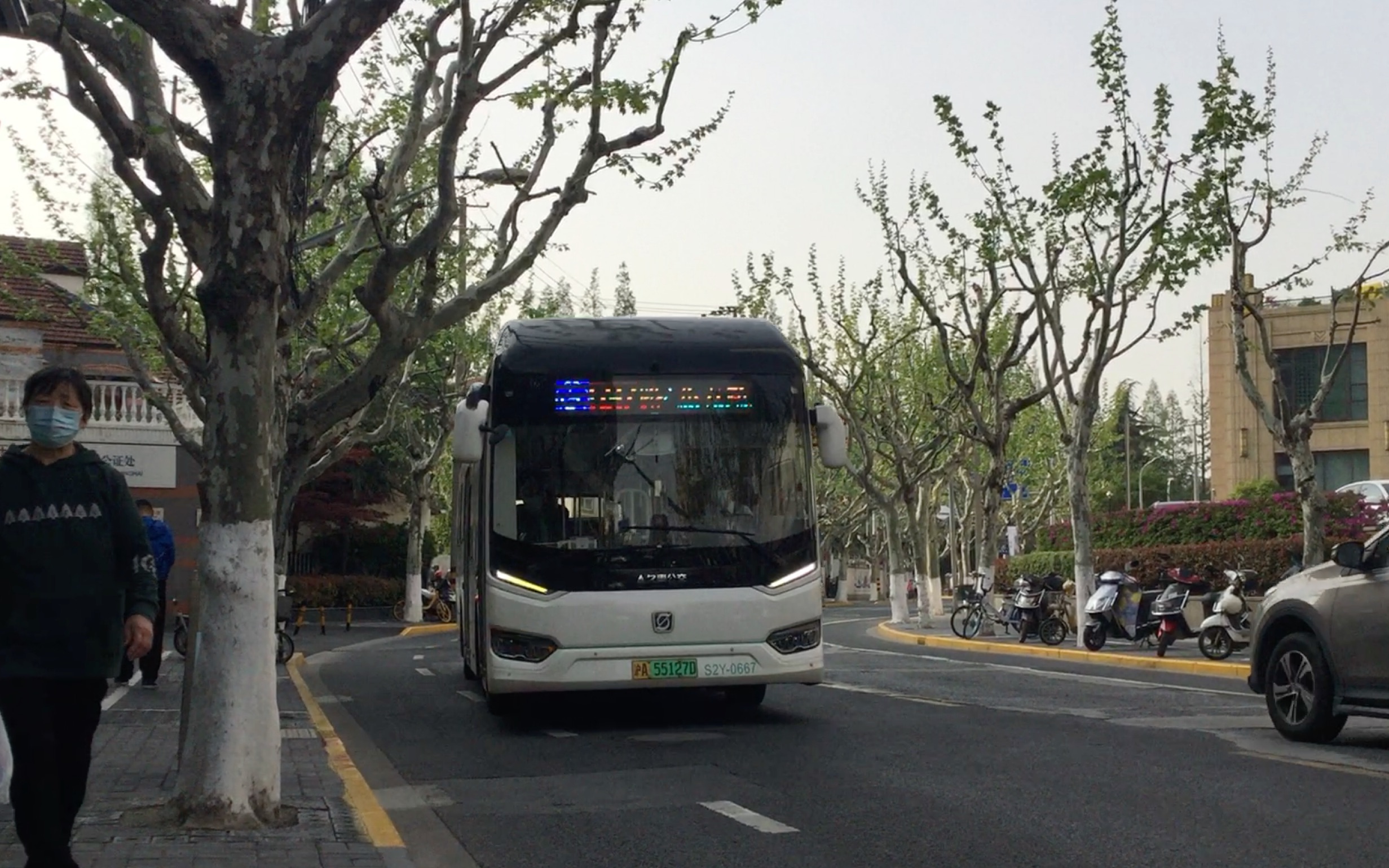 一公司】久事公交597路申沃swb6129bev38 (iev12)(s2y-0667)进出站
