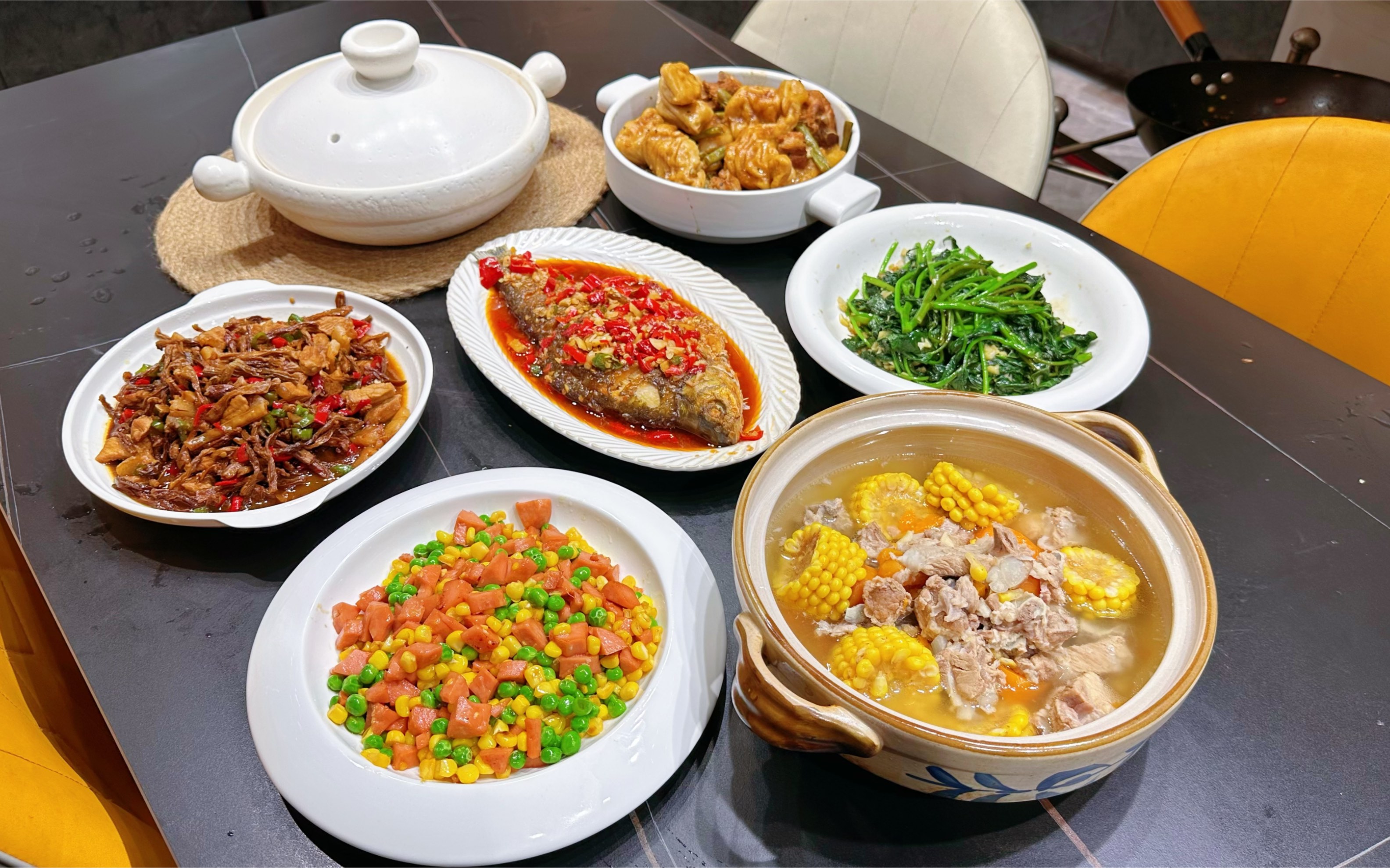 家有小学生,午餐每天换着花样做,六菜一汤,腐竹豆腐煲孩子最爱