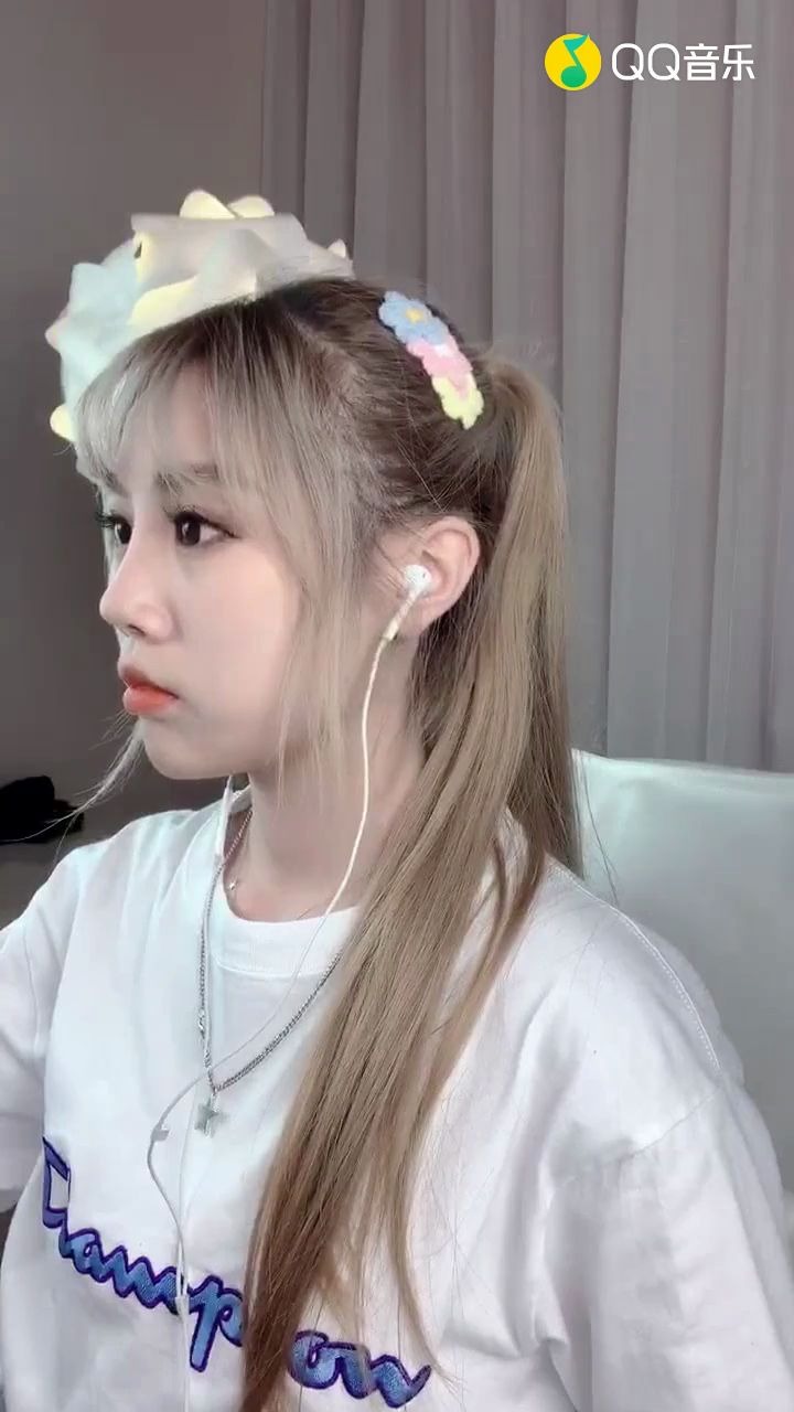 首唱-苏晗《逆光》新歌首唱会(超清) - 影音视频 - 小不点搜索