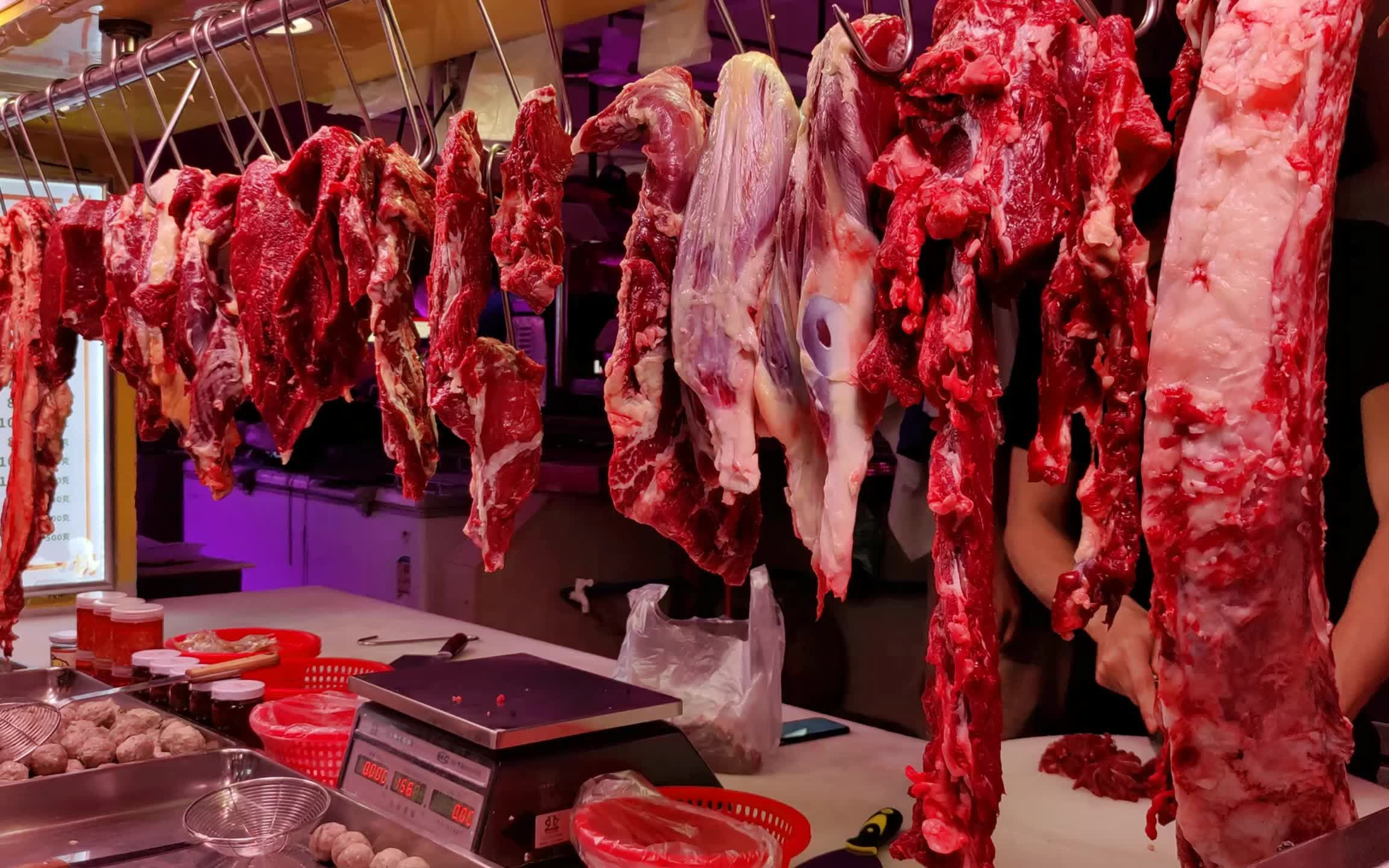 潮汕牛肉档,火锅切片是基本服务,还送牛骨汤