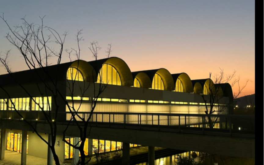 平安夜的静谧,灯火辉煌,张永和建筑作品仿佛水晶宫晶莹剔透