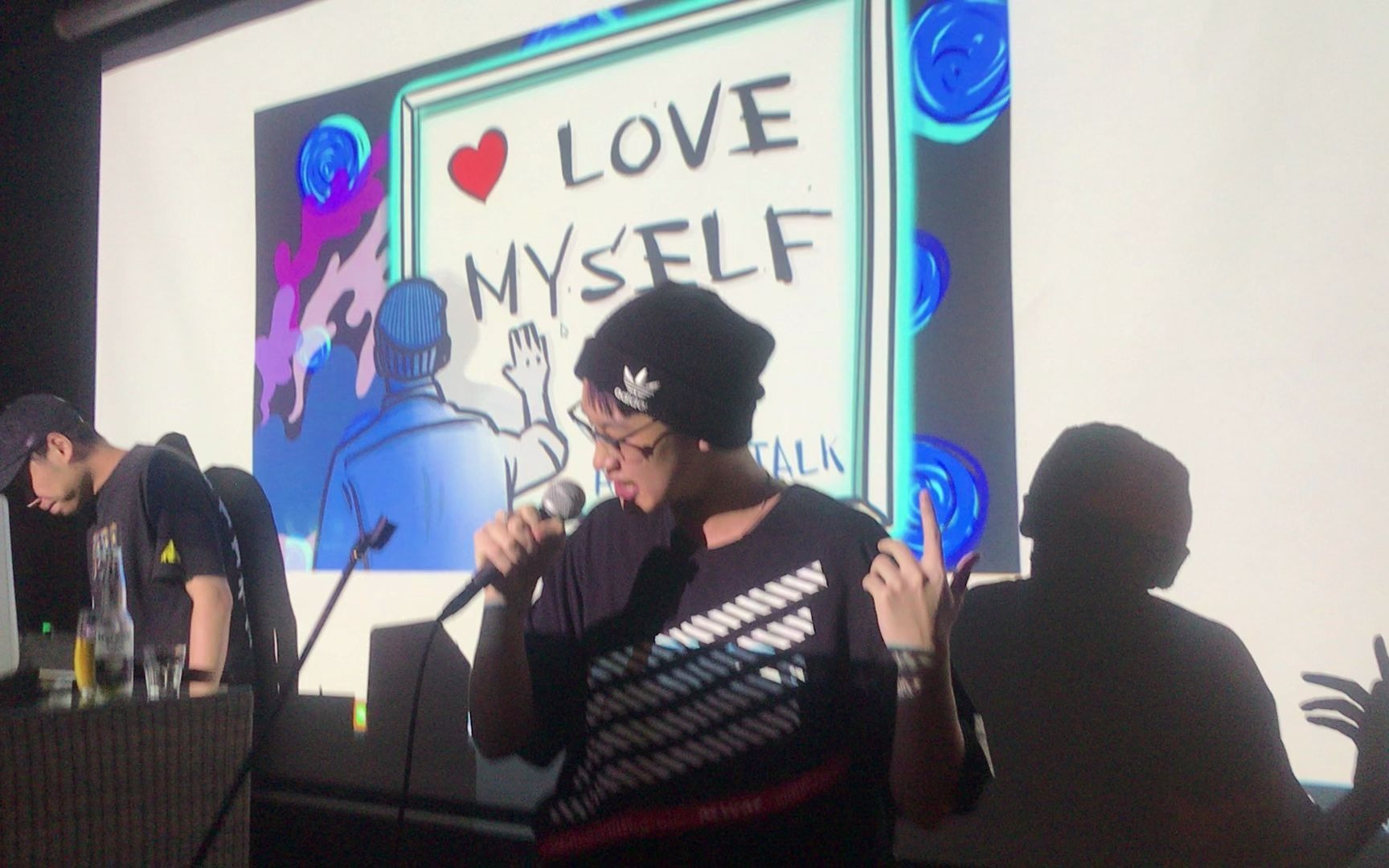 创造营说唱新世代ak出道前首次livehouse珍贵录像羞涩到全程闭眼