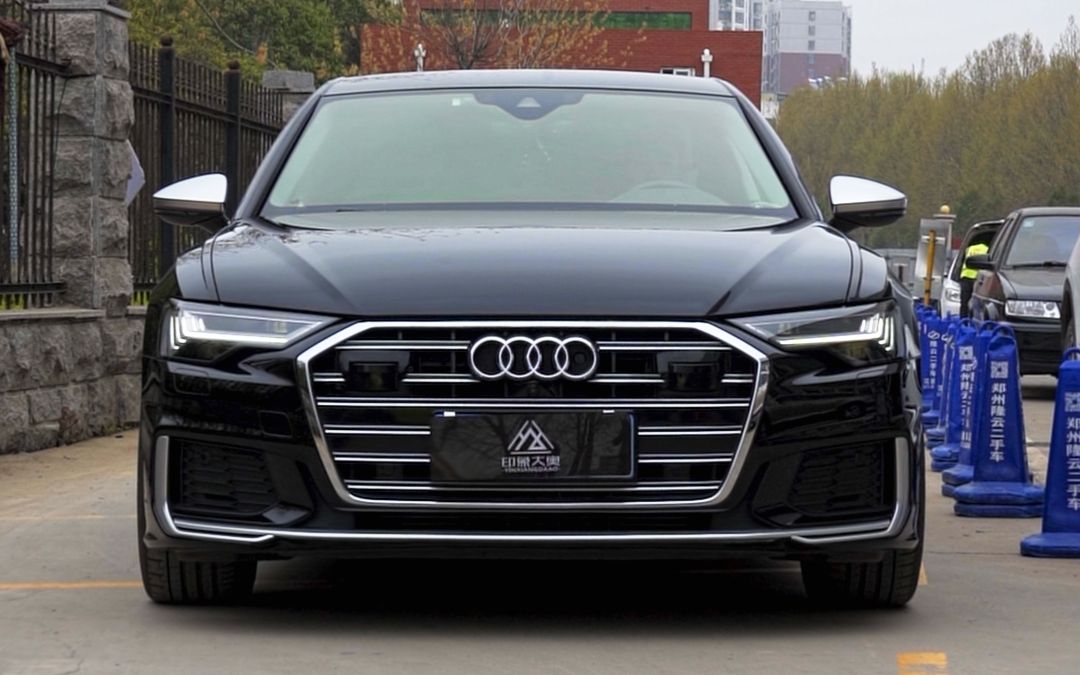 点睛之笔,奥迪a6l 55尊享致雅型加装五道杠高清矩阵大灯!