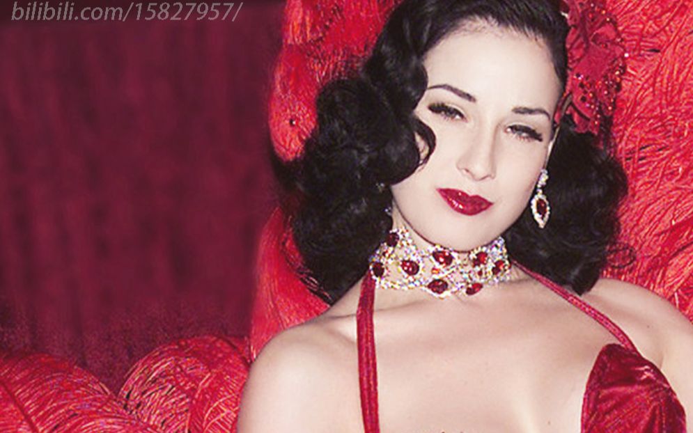 [图]Dita Von Teese 疯马秀首映礼2016 | 在红地毯上为她在巴黎的新秀首映 | 标清剪辑.