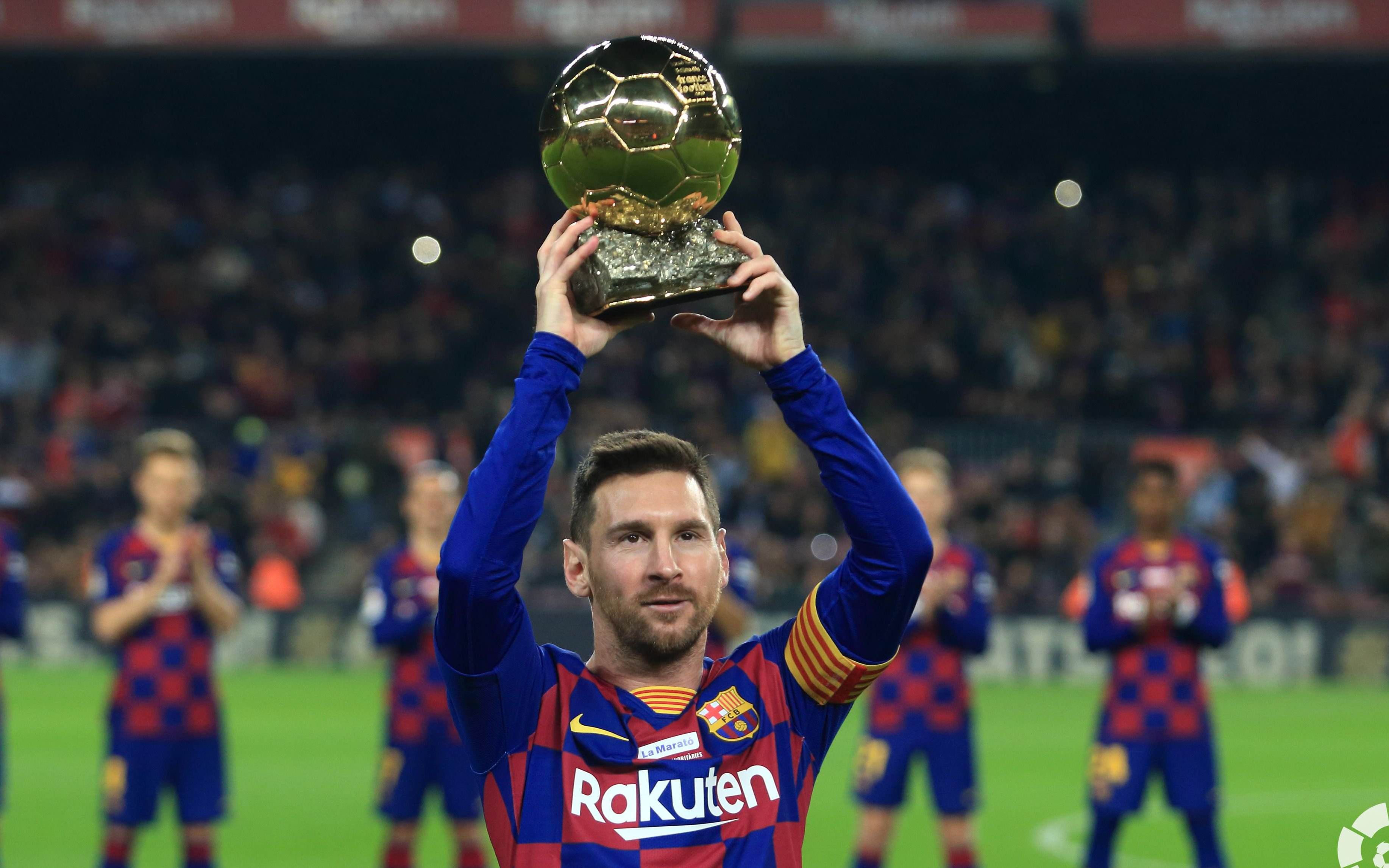 身边传奇的走了又走 回顾梅西诺坎普六次展示金球