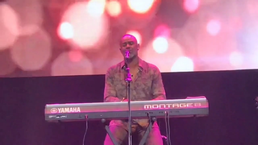 [图]Brian Mcknight-So Sorry Live