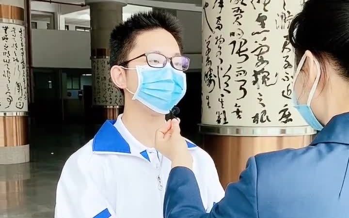 [图]【大学话】采访川大附中两位学霸，一位想考川大华西口腔医学，一位想考川大化学系，原因竟然是