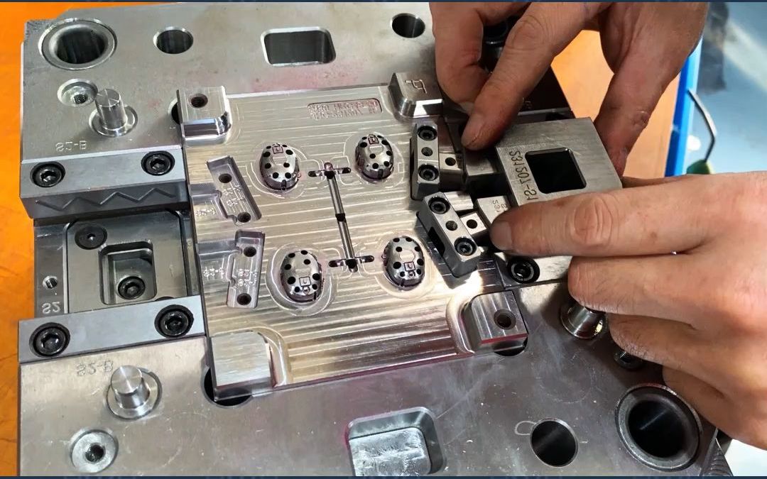 这套蓝牙耳机模具你能给几分?