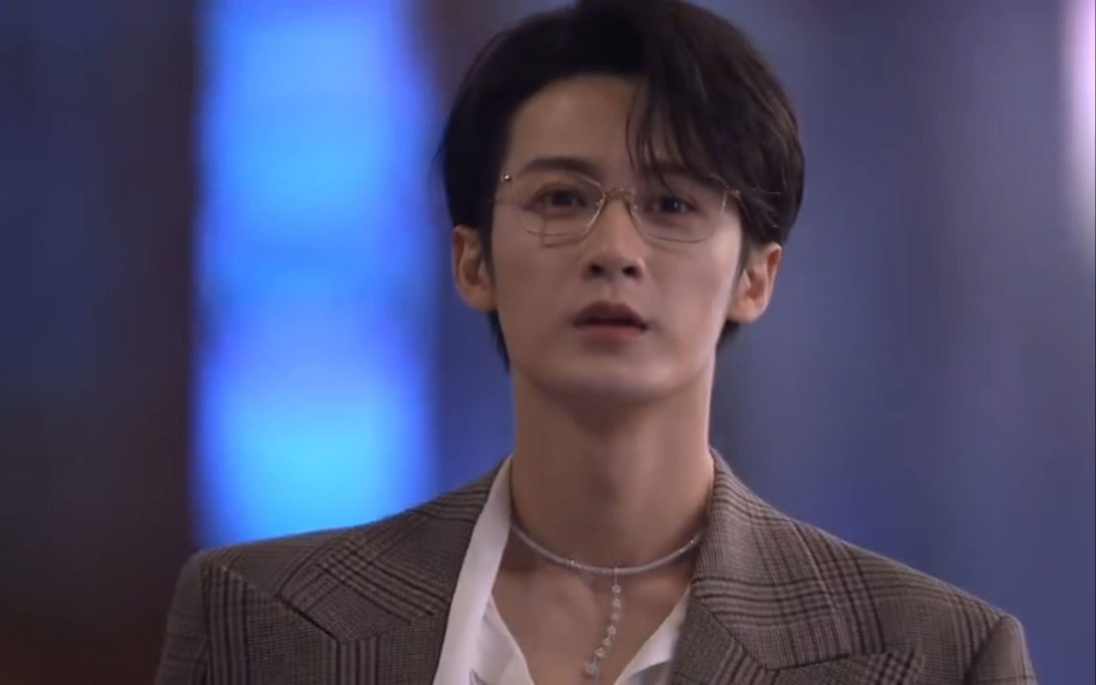 檀健次gq盛典 坐船 古镇走秀 帅爆了