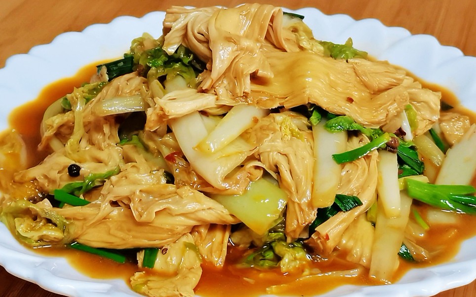 白菜腐竹超下饭做法,营养低脂又入味,汤汁鲜美开胃,没肉也特香_哔哩