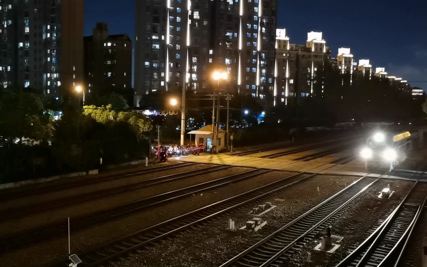 何家湾站看火车