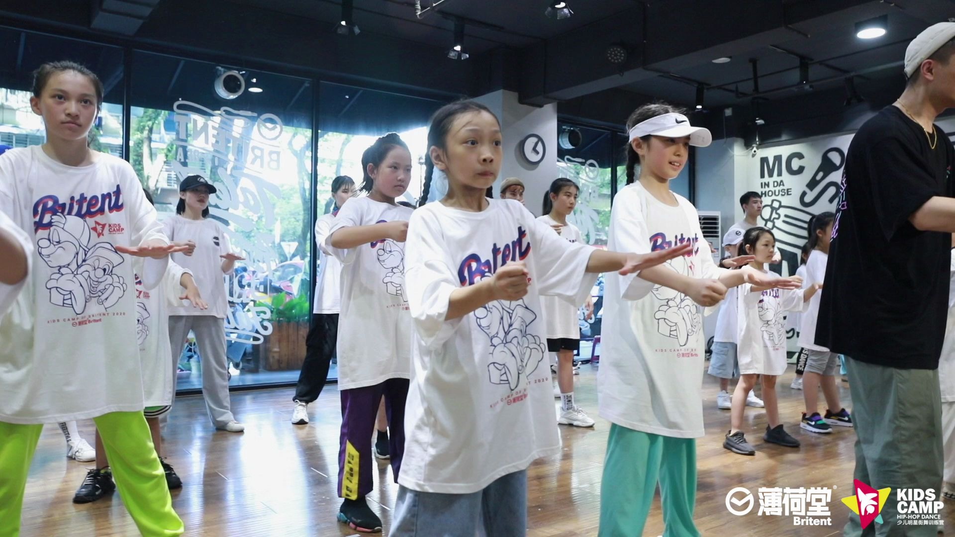 我是第七届中国少儿街舞明星训练营成员吕姝蒙不忘初心以蜕为进