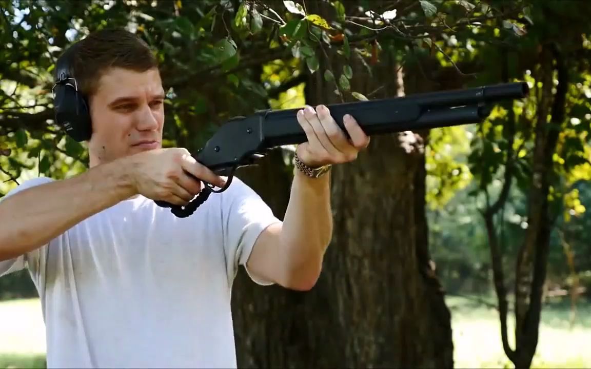 揭秘美国温彻斯特m1887杠杆式连发霰弹枪帅气的甩枪很到位