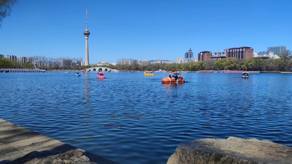 玉渊潭的水与天