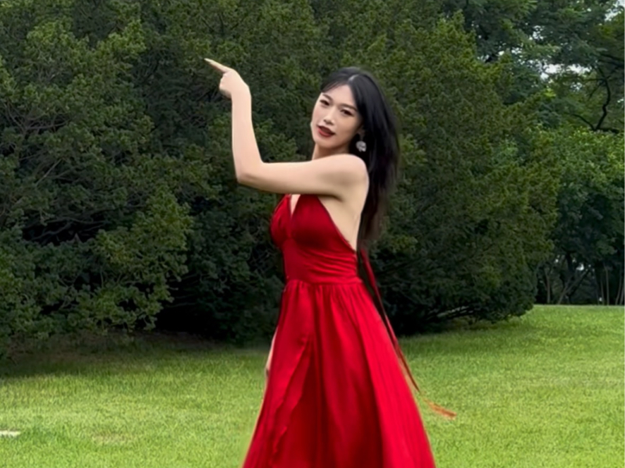 红裙 草坪=jennie solo