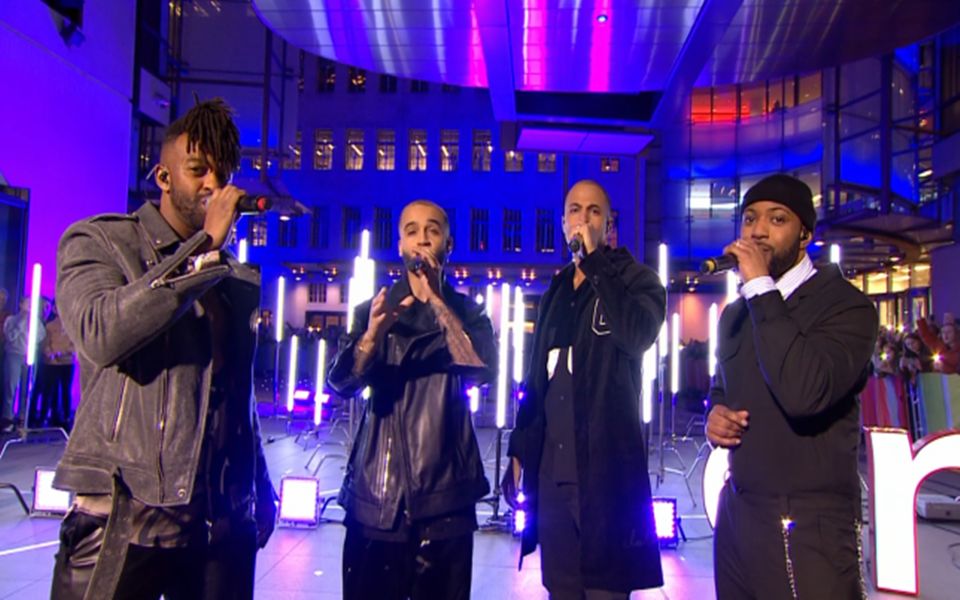 [图]【英国男团】JLS情人节重组回归首演 - Beat Again+Everybody in Love (Live on The One Show 2020)