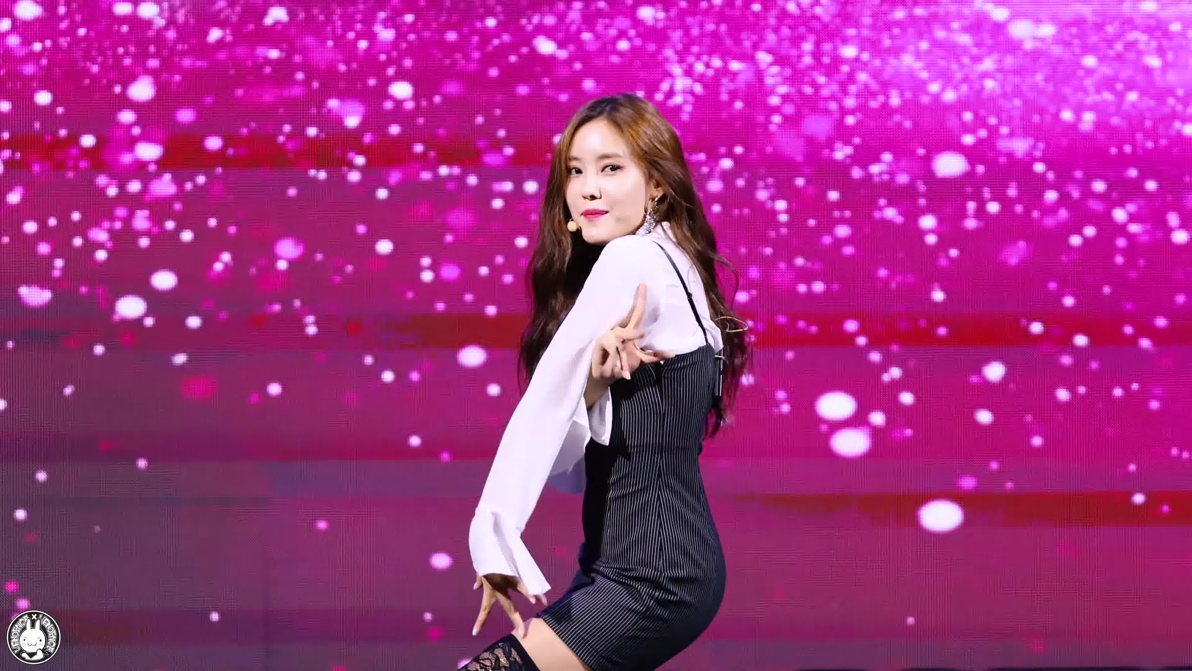 tara孝敏现场超性感诱惑舞台