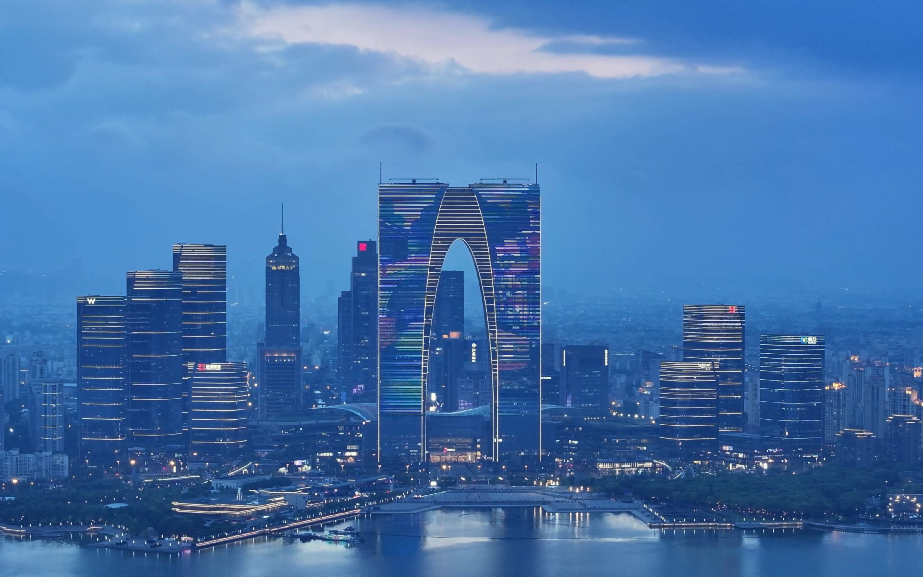 流浪苏州,来自金鸡湖边的压迫感.