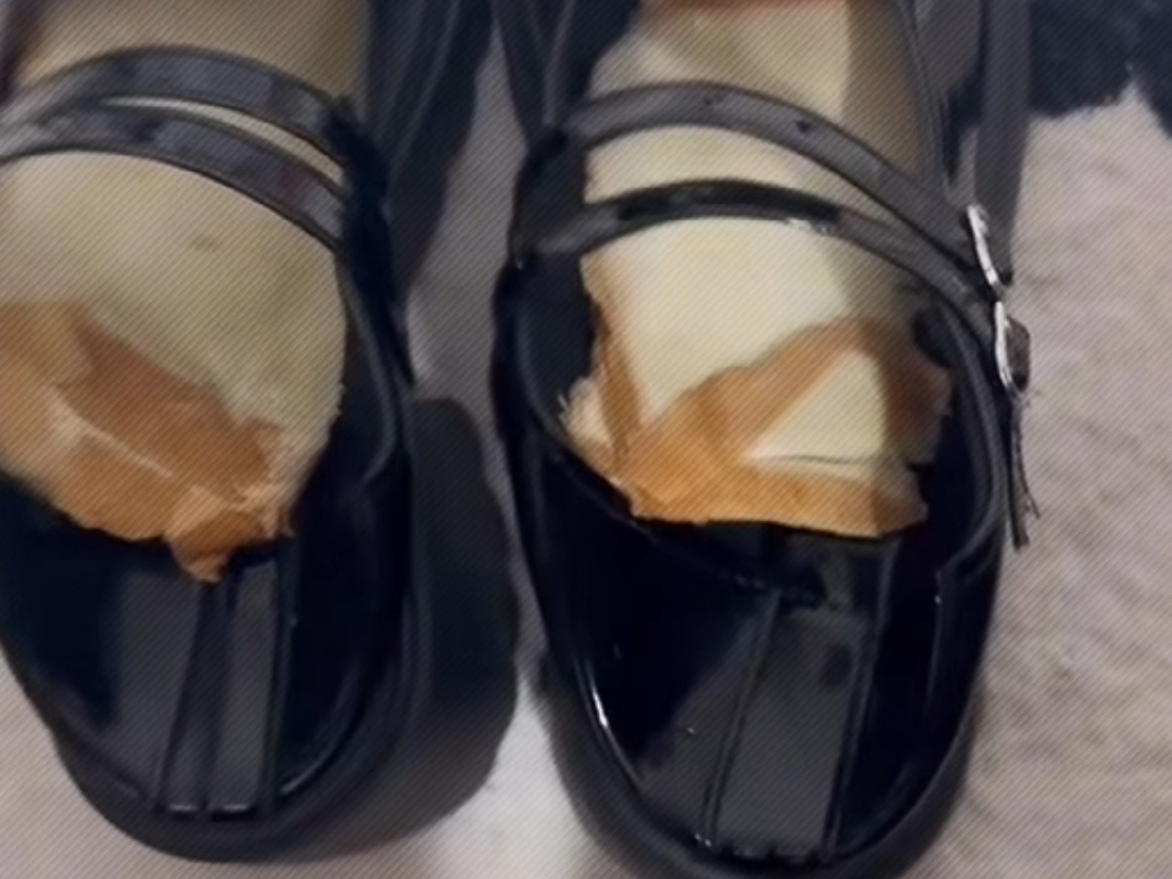 鞋子里放鞋垫面包 好软 好吸汗