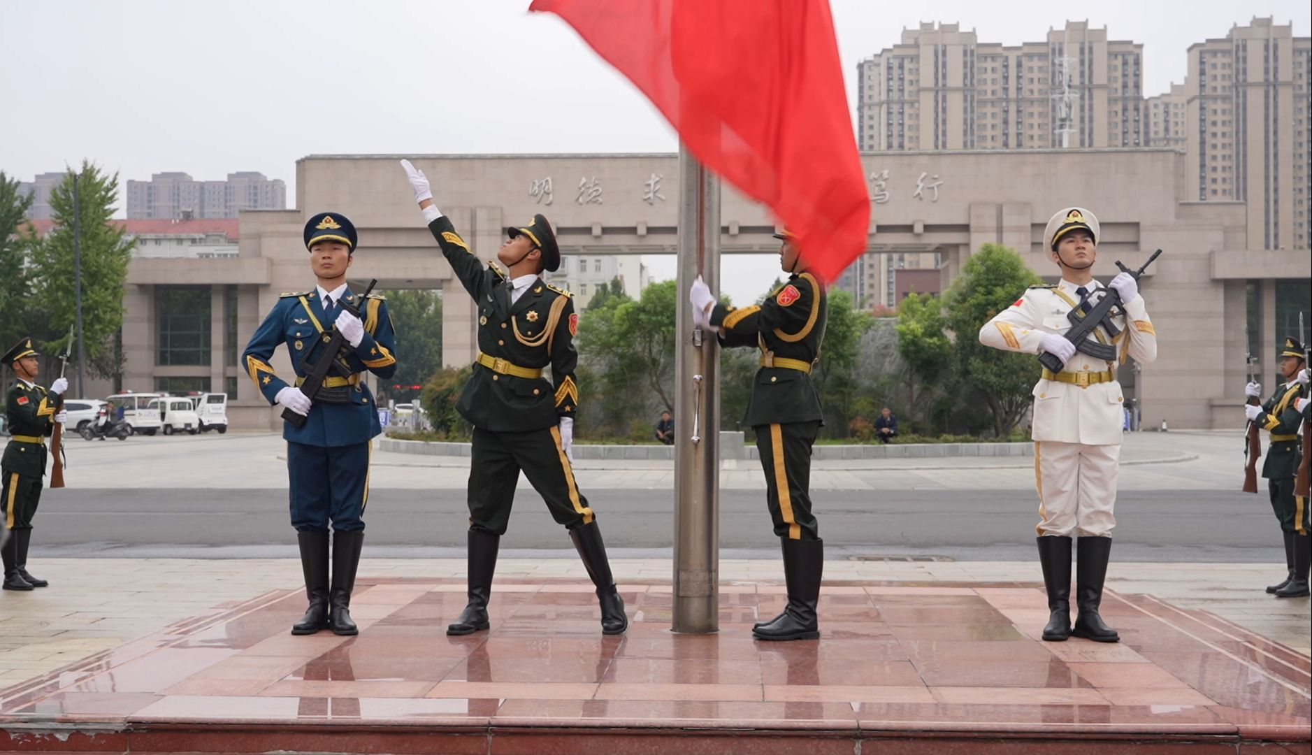 2024年9月29日,为庆祝中华人民共和国成立75周年,进一步激励广大师生奋进新征程,建功新时代.我校隆重举行“庆祝中华人民共和国成立75周年”升国...