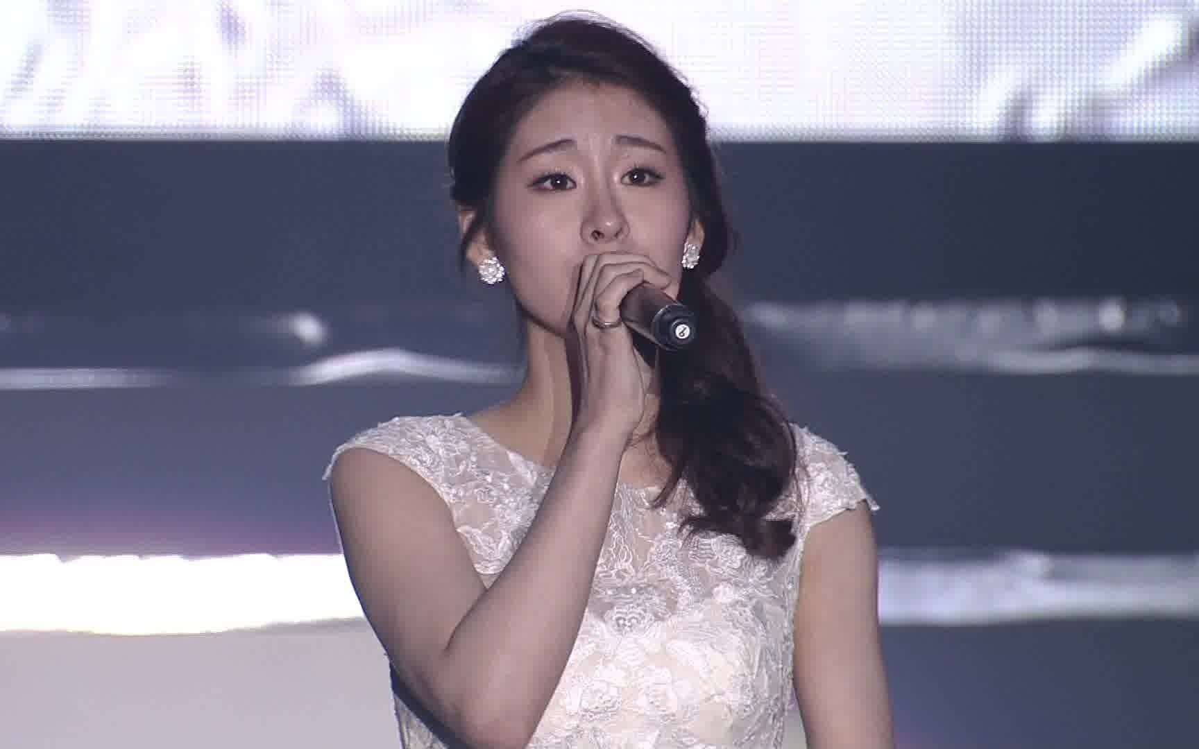 张碧晨 - 一吻之间   爱你的宿命 (20150102 中国好声音台北演唱会)