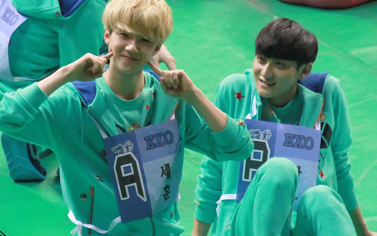 【exo】130128 小绿偶像运动会 桃色互动130128 世勋叫luhan然后拉着