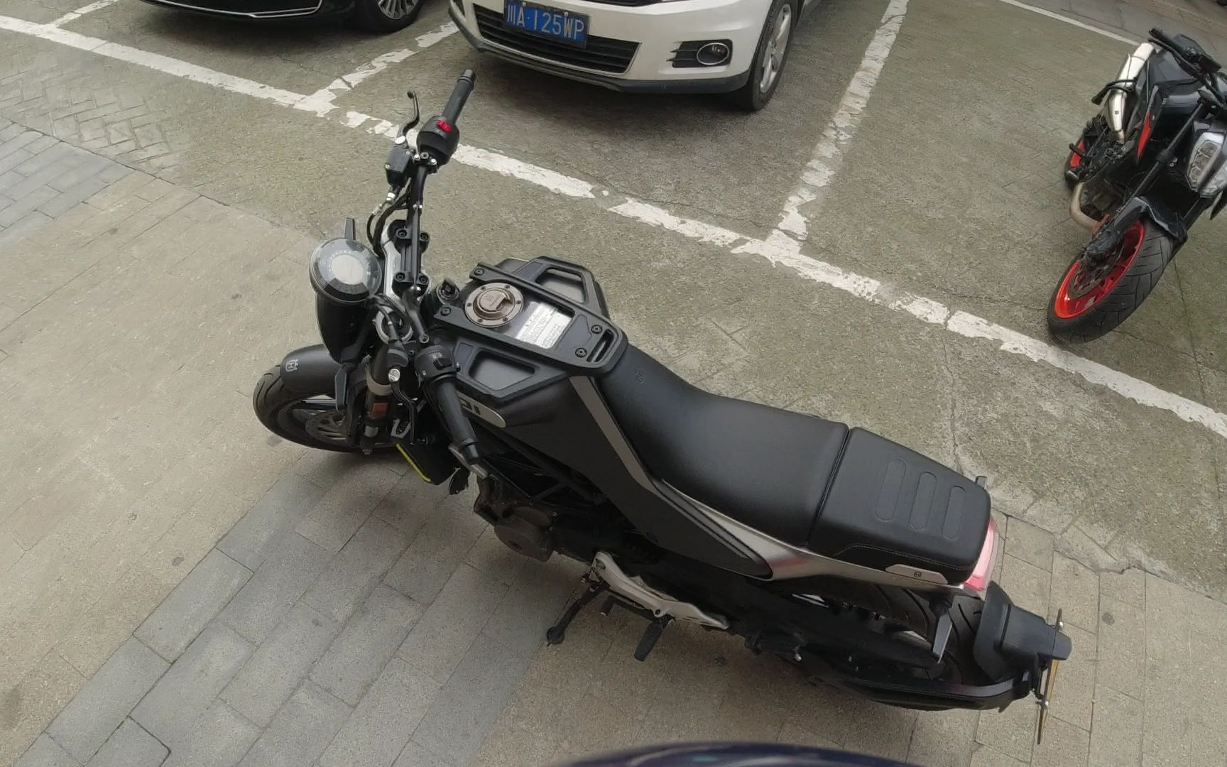 【动态试驾】胡斯瓦纳 黑箭 husqvarna svartpilen 401