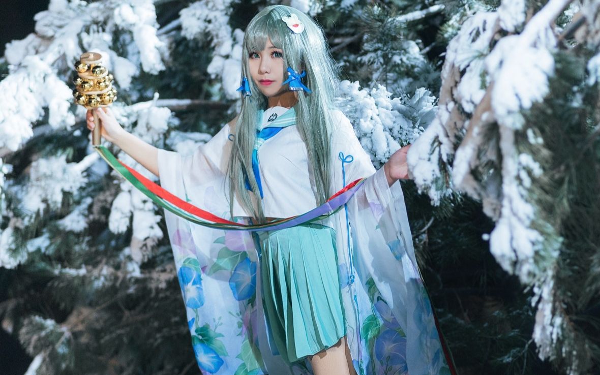 【Cosplay】(悠里)冰雪里的东风谷早苗!吹来的是寒冷的冬!哔哩哔哩bilibili