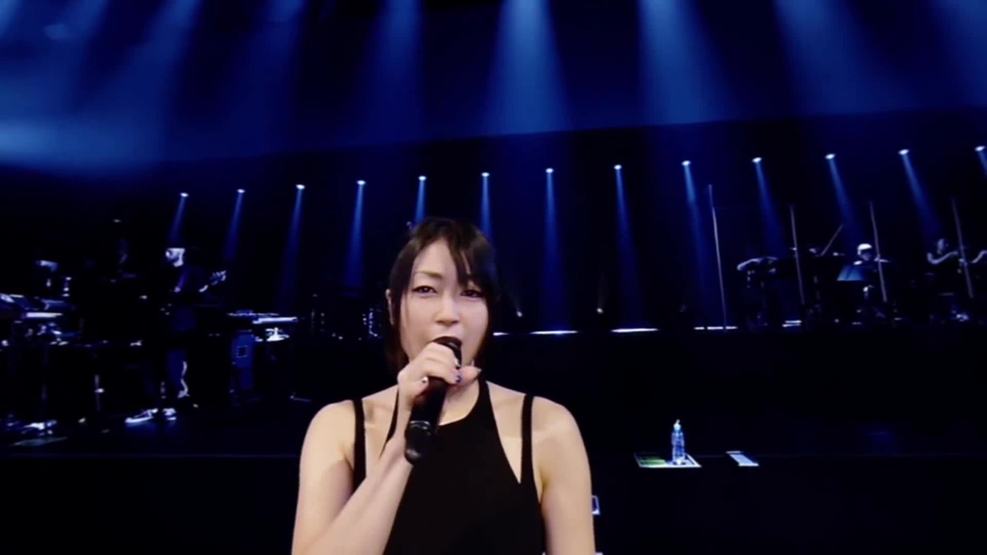 [图]【完整版+花絮】「光」（VR Ver.）from『Hikaru Utada Laughter In The Dark TOUR 2018』（PS VR平台限定）