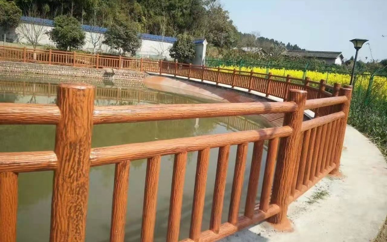 广西仿木仿古栏杆 安装于荷塘河道边保护行人安全 看似实木更环保