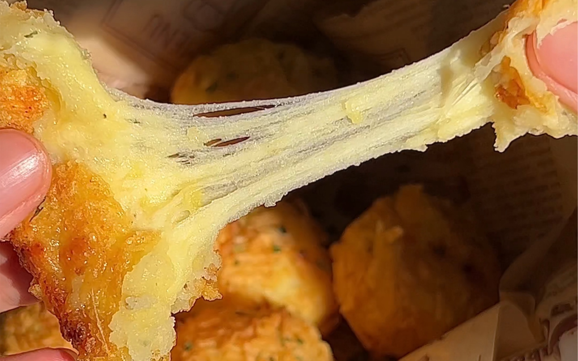 爆浆拉丝土豆芝士球～免油炸!超长拉丝!