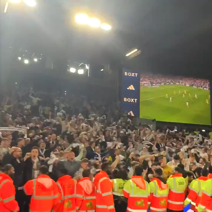 利兹联主场4-0诺维奇,率先杀入英冠附加赛决赛