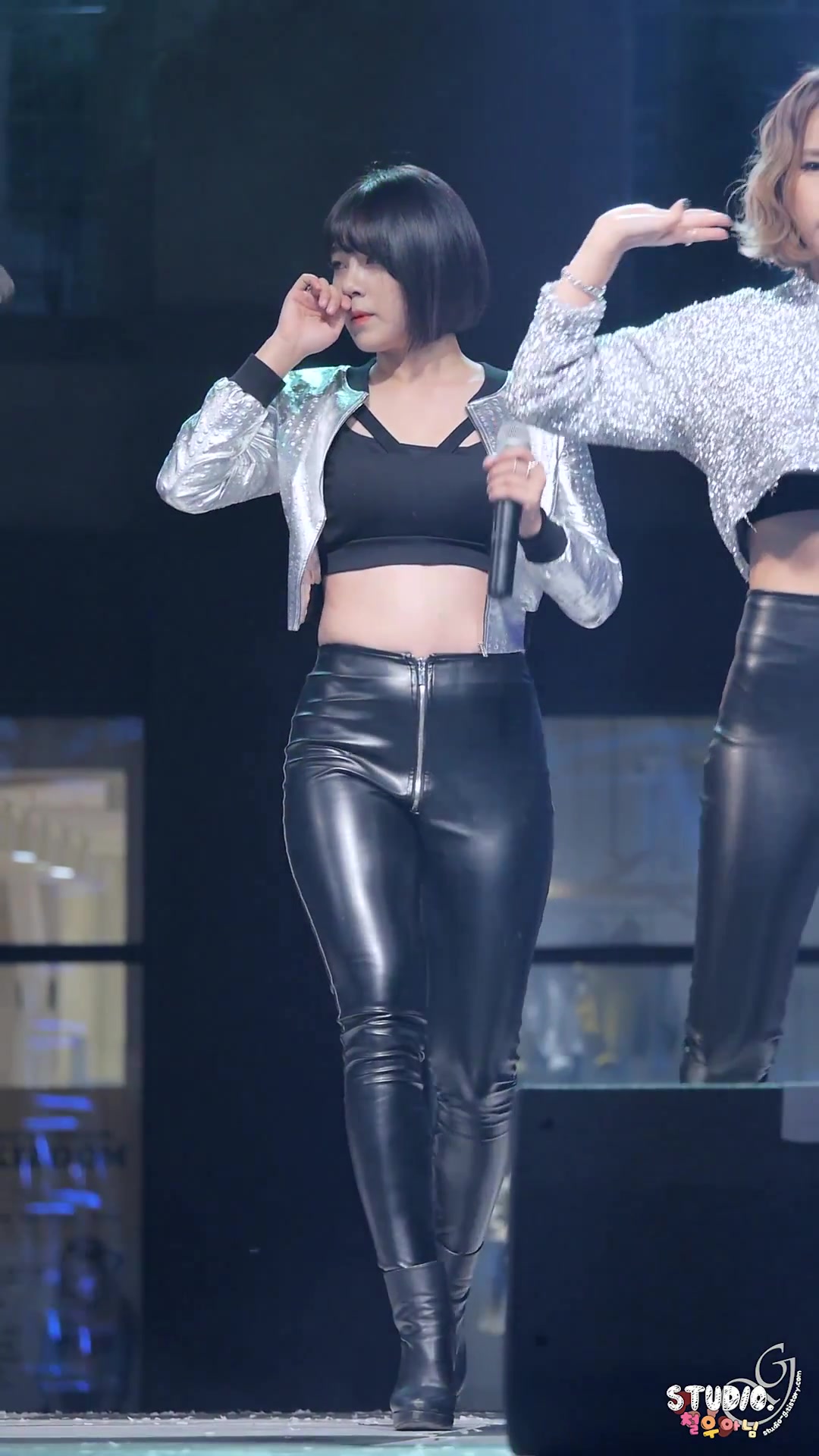 tahiti-金善英ari(黑紧身皮裤)-07超清