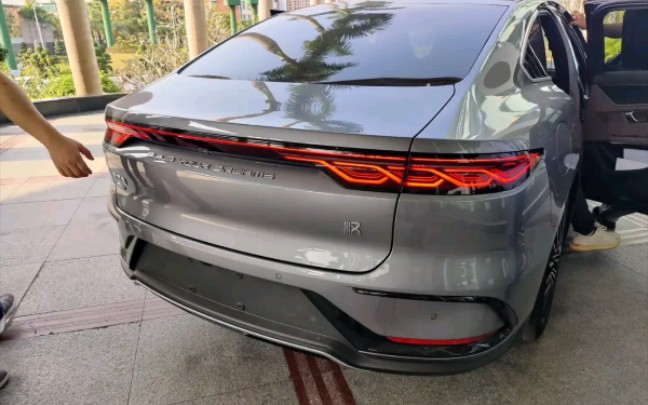 比亚迪汉dmi实车尾灯高清图来了中国结