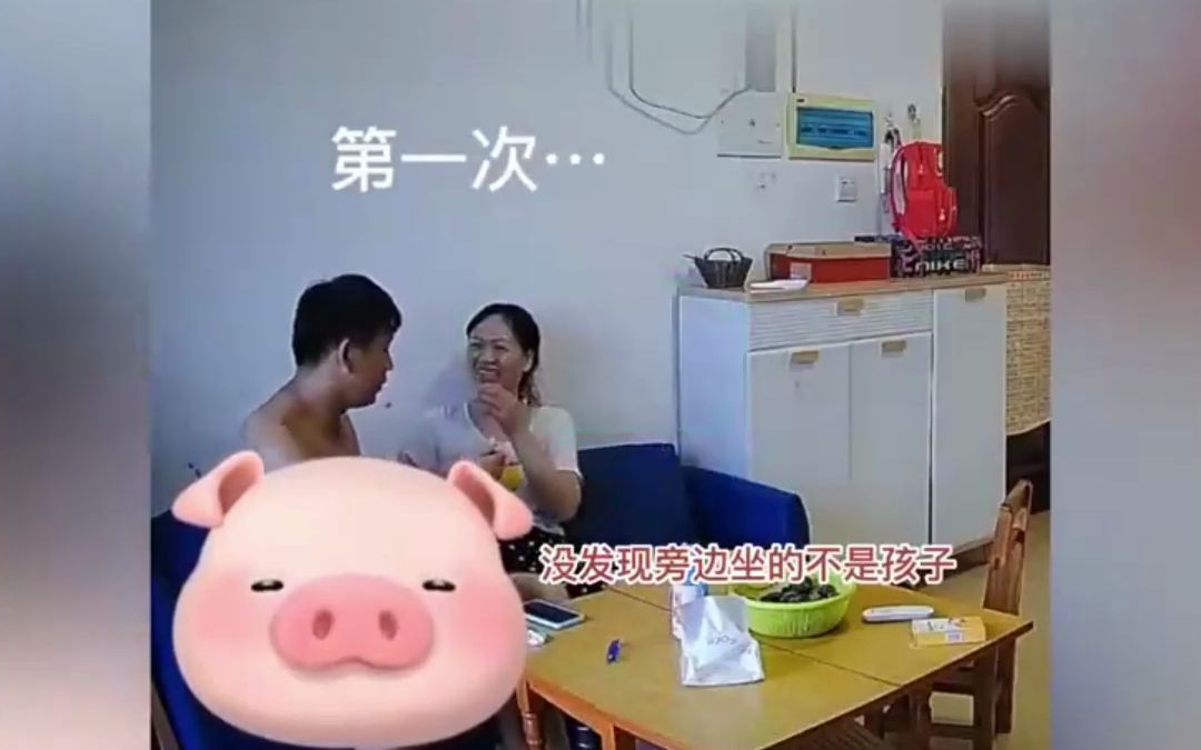 男子边打电话边给孩子喂饭,连喂3次才反应过来是妻子,网友笑喷.哔哩哔哩bilibili