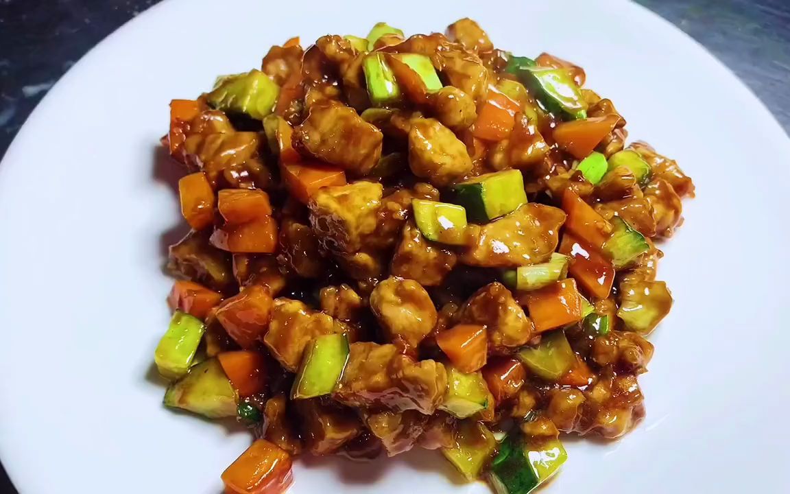 如何在就能做出好吃又下饭的酱爆肉丁呢?