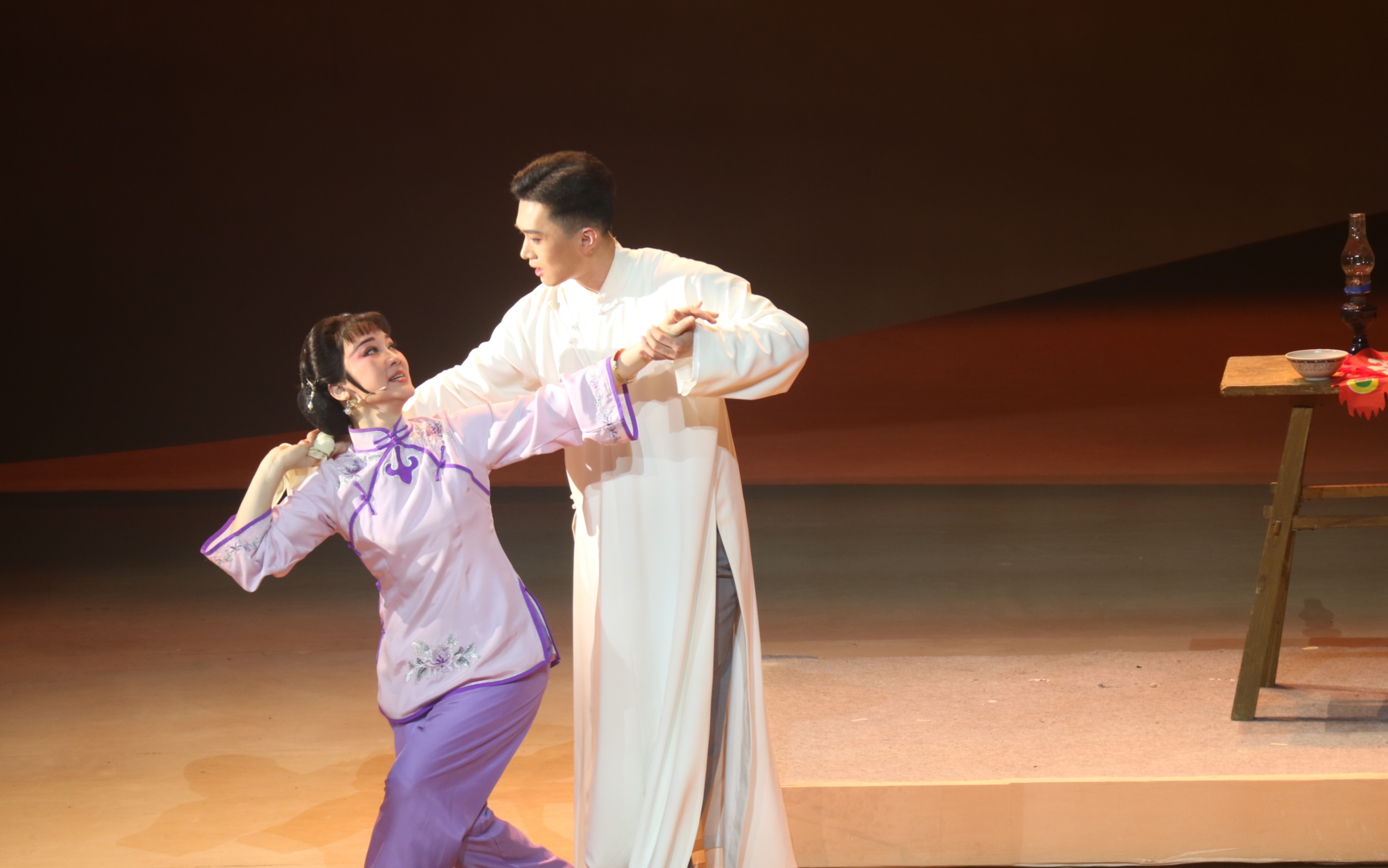 越剧:《玉卿嫂-小小一碗参须汤》方亚芬,冯军