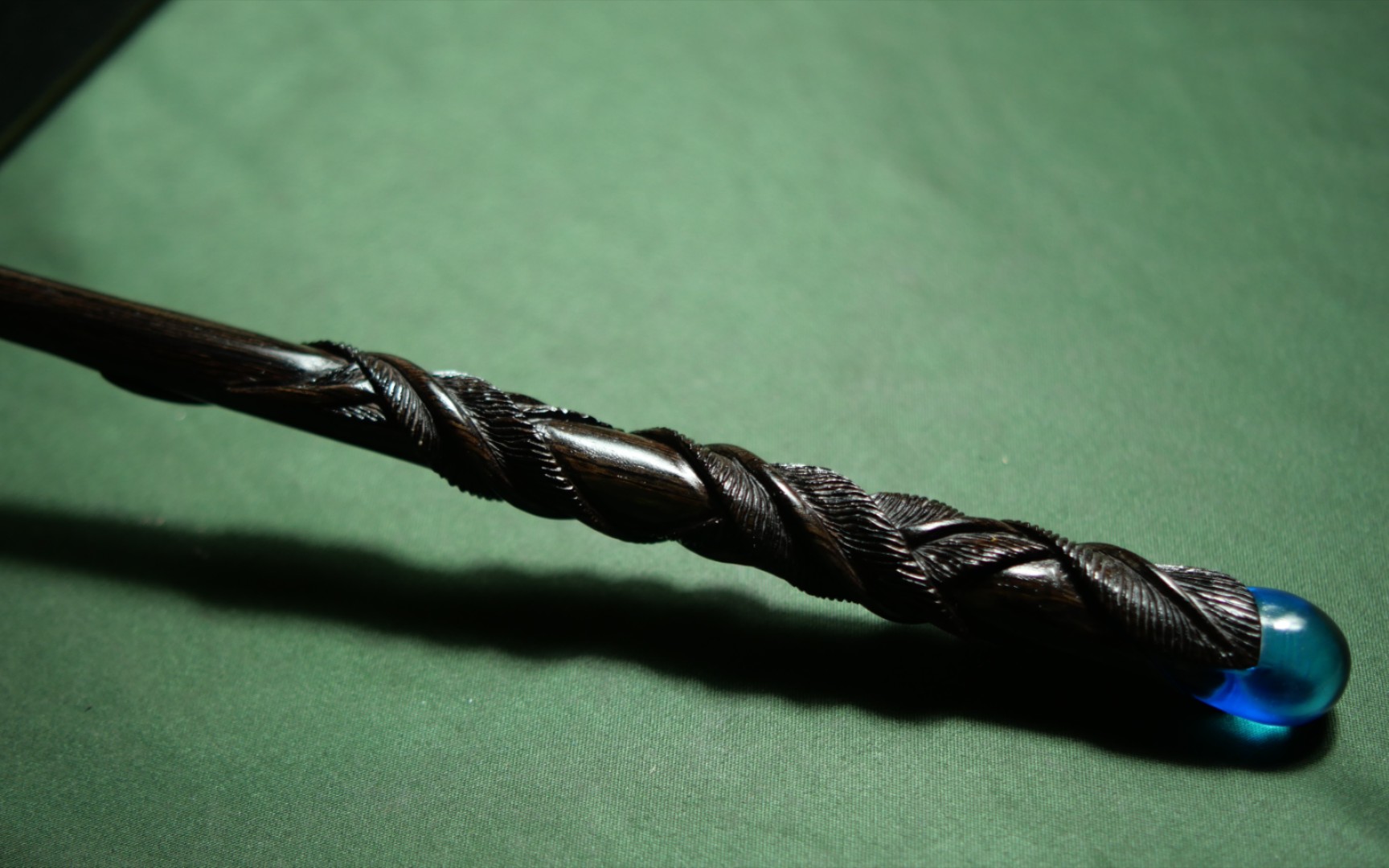 【手工魔杖】这次做一根交叠缠绕羽毛蓝宝石魔杖._哔哩哔哩_bilibili