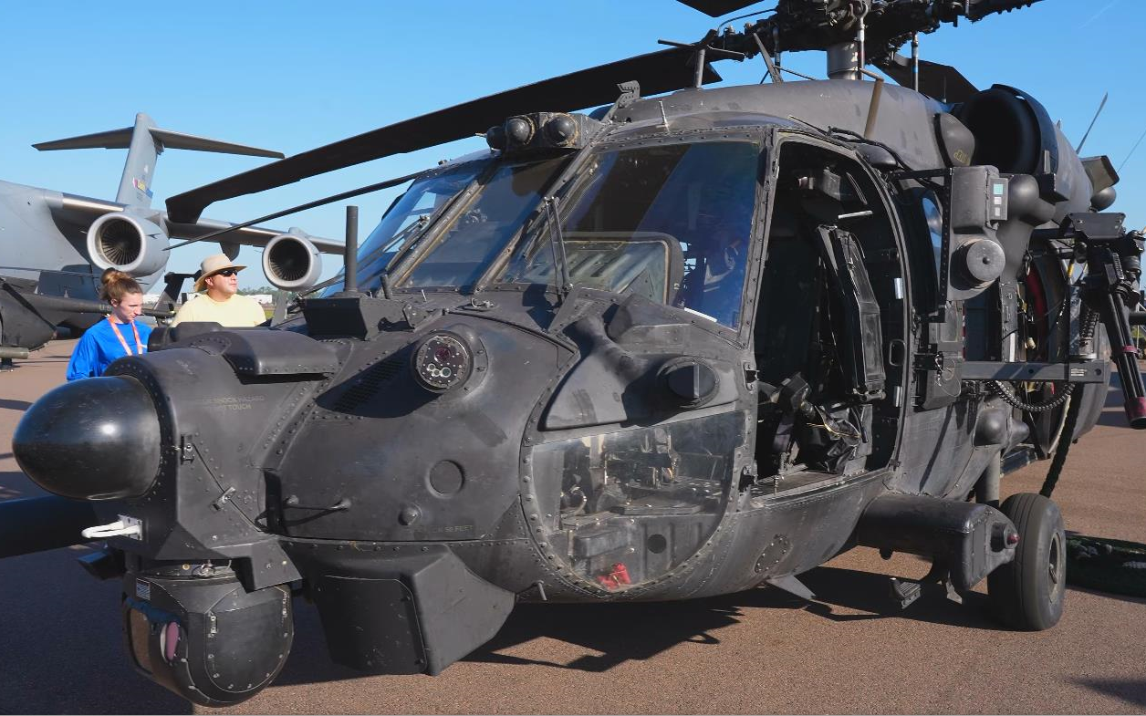 【阳光娱乐-国际飞航博览会】160th特种飞行联队(夜行者) 61 mh-60m