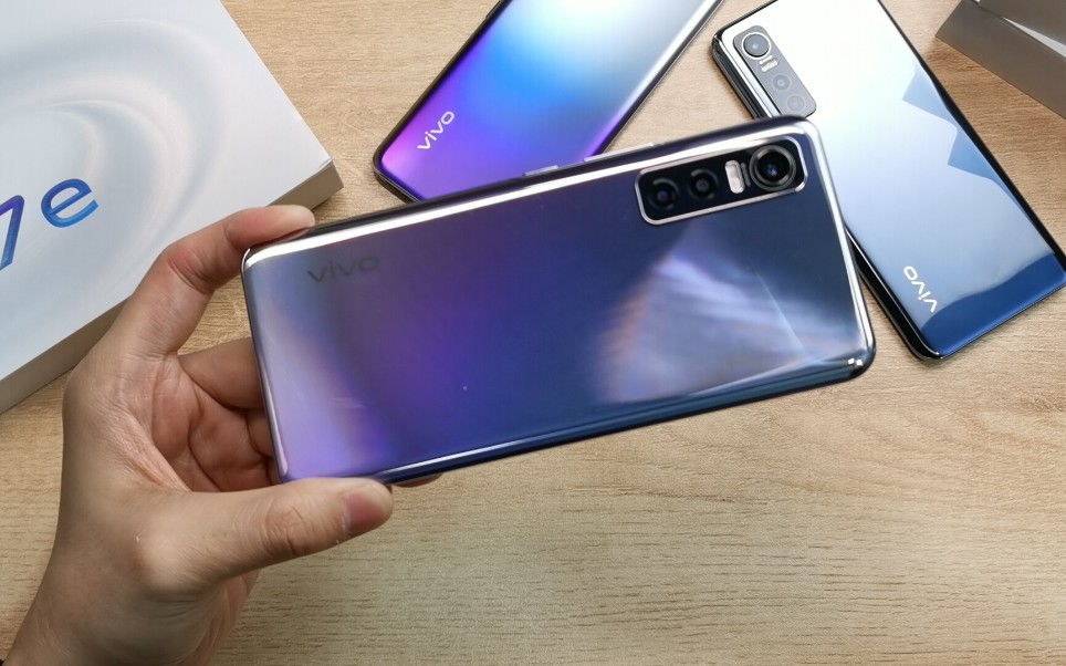 活动作品vivos7e银色全网首发开箱体验猜出是什么颜色我送你手机