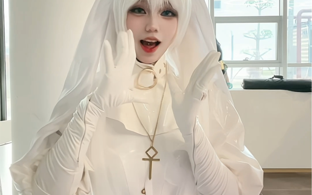 纯白皮衣修女(进来忏悔)