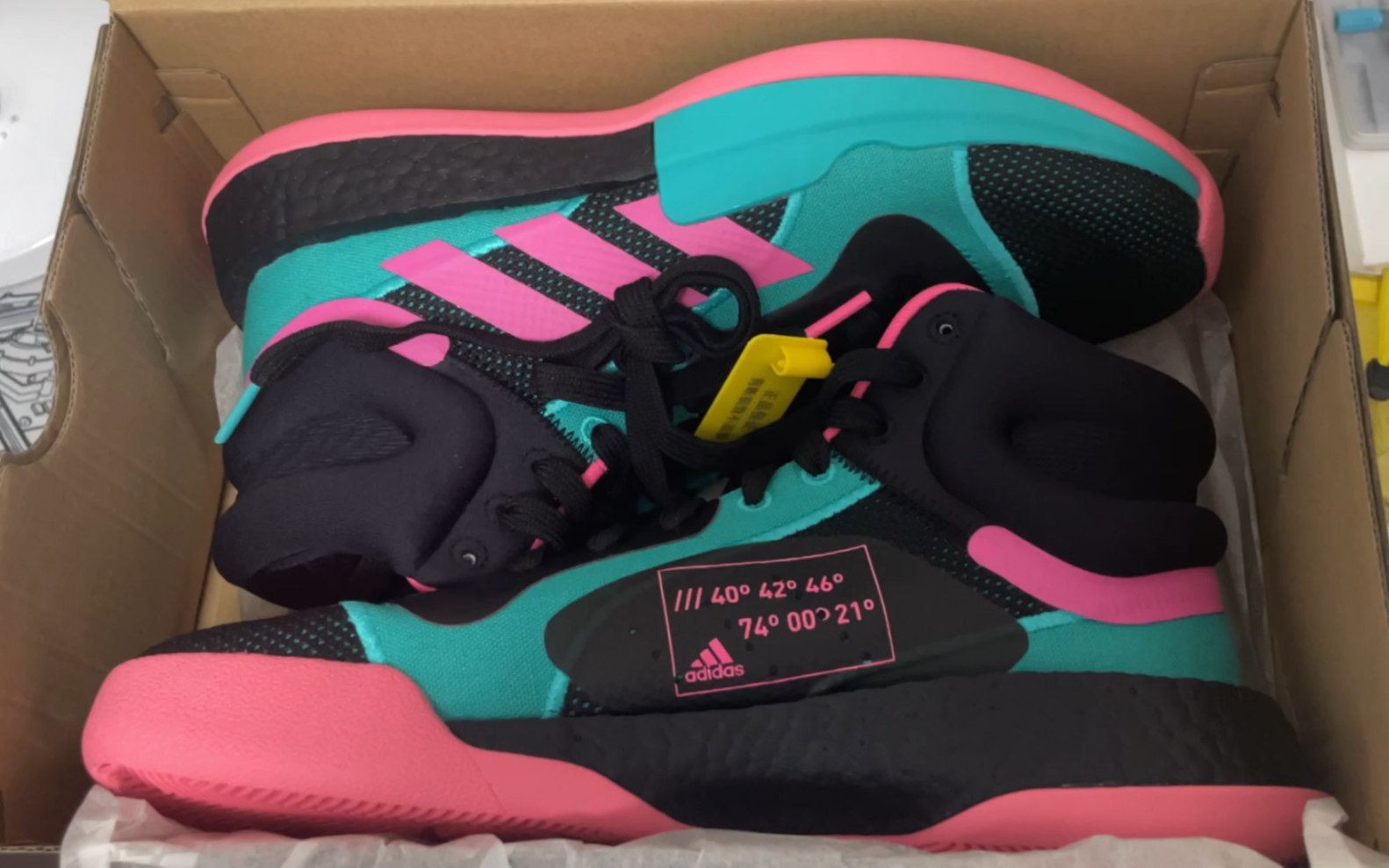 阿迪达斯马奎篮球鞋简单开箱