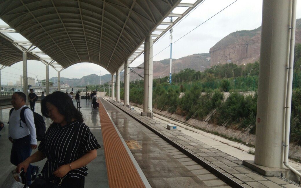 d2696次西宁―海石湾段