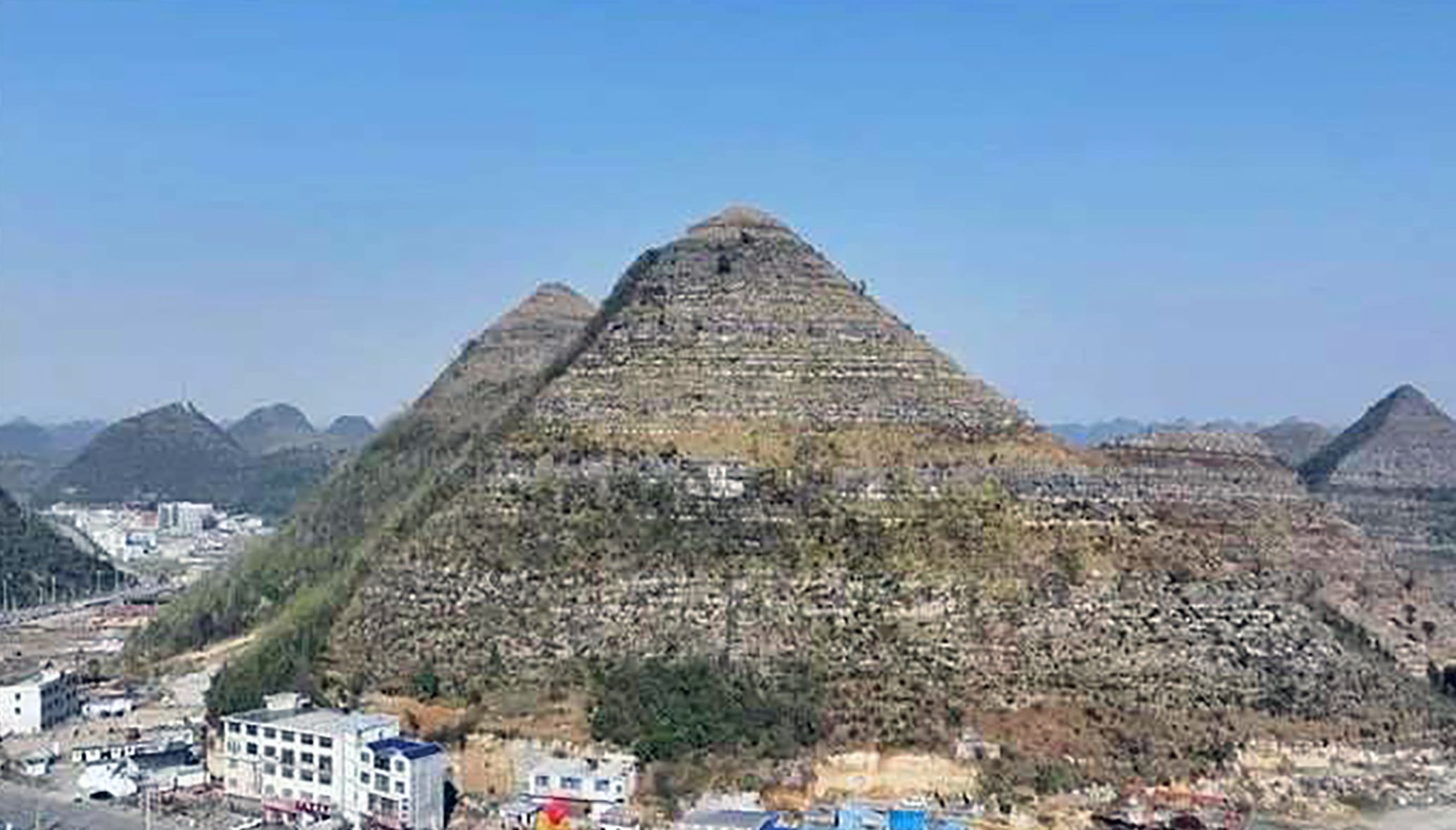 贵州安龙现巨型金字塔,中国古代建过金字塔吗?埃及数量并非最多