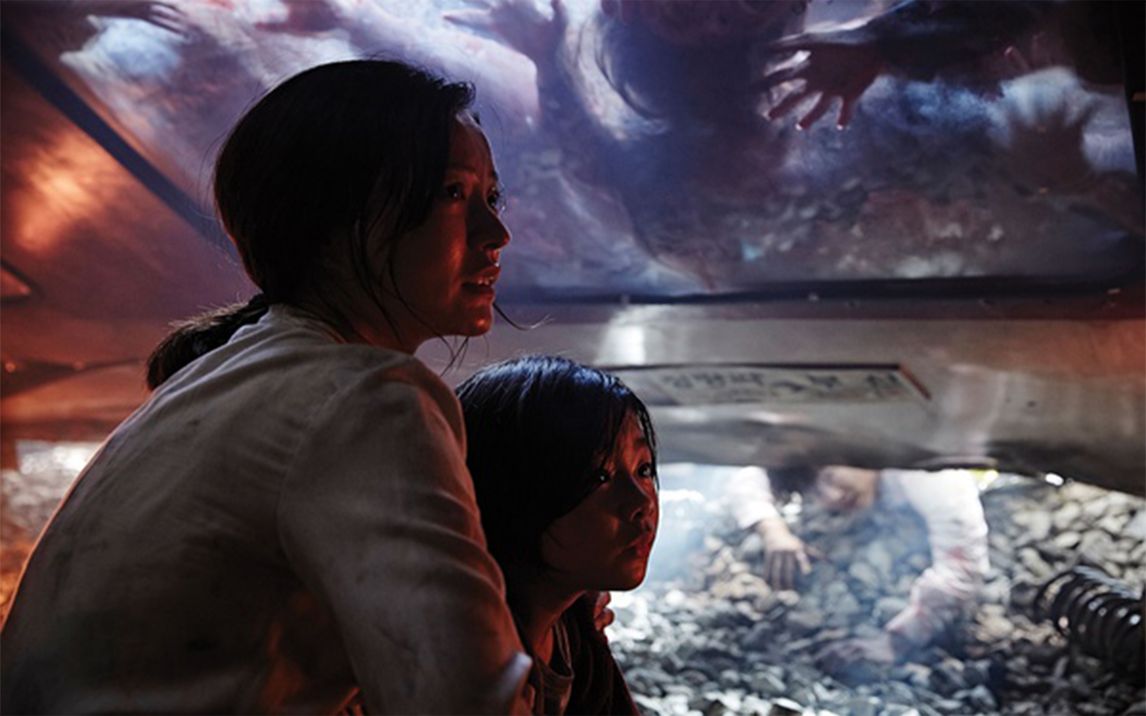 催人泪下的丧尸恐怖片《釜山行》,父亲感染不想连累女儿甘愿自杀