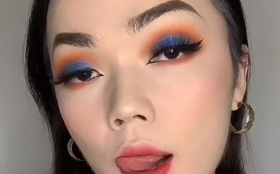 爱上满唇!逆天化妆术