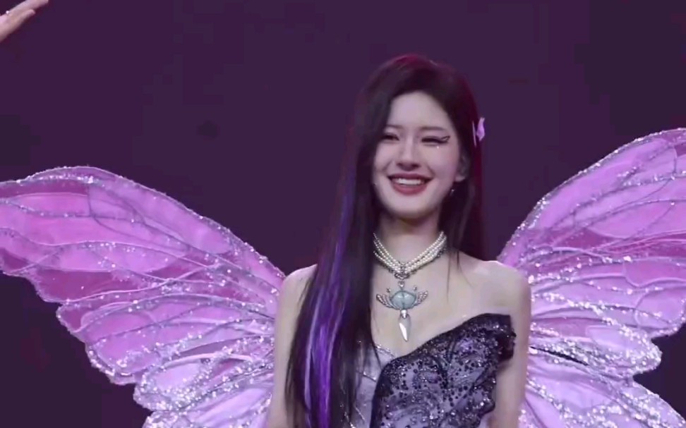 【赵露思】生日会《第一天》直拍!把自己唱哭的宝贝,看不得